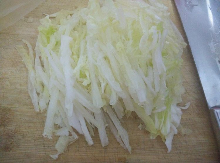 韭菜白菜肉包步骤1