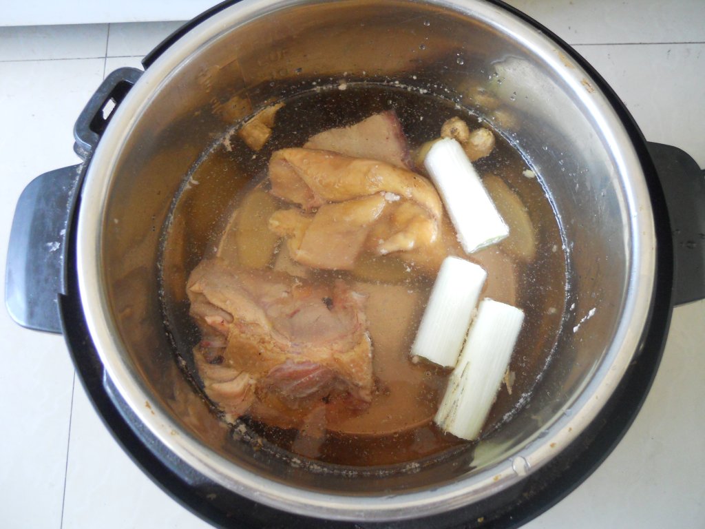 鸡汁灌汤包步骤3