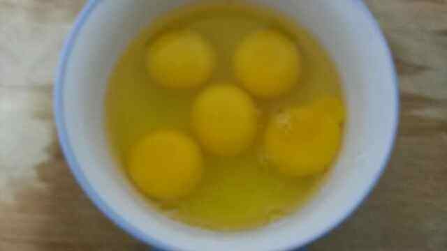 韭菜鸡蛋豆腐包步骤2