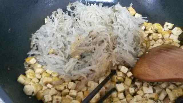 韭菜鸡蛋豆腐包步骤7