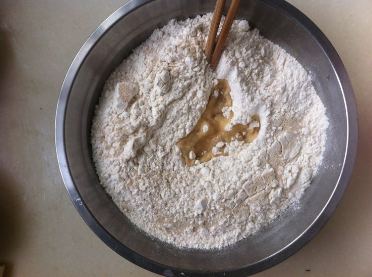 西葫芦鸡蛋火腿包子步骤1