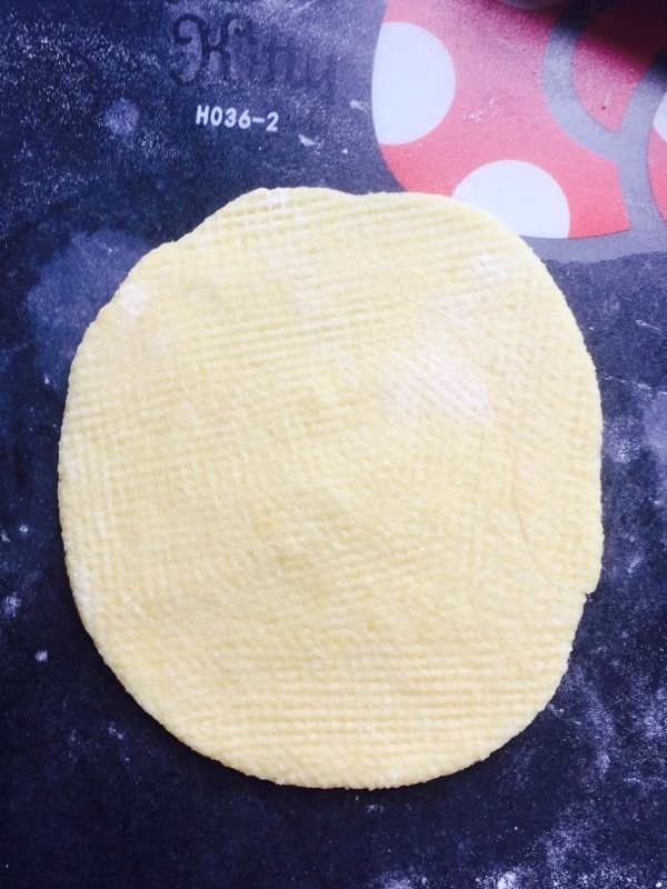 玉米花菇肉包步骤6