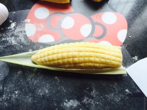 玉米花菇肉包步骤11