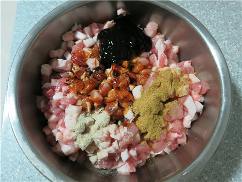 粉条猪肉大蒸包步骤2