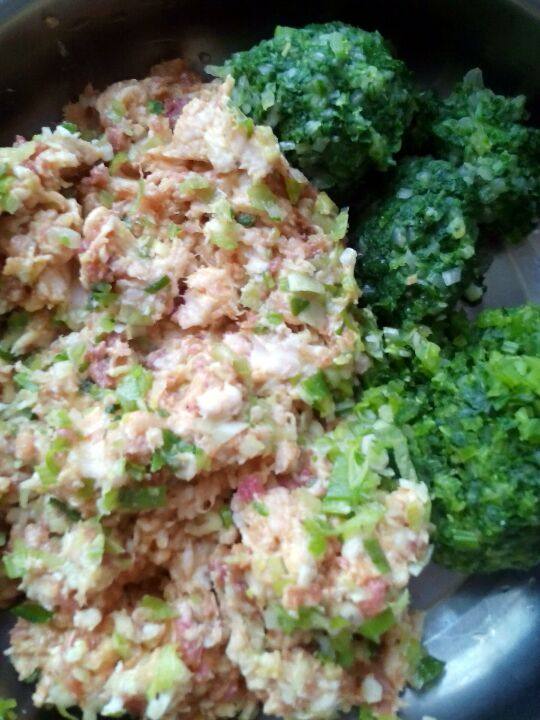 白菜芹菜肉包子步骤2