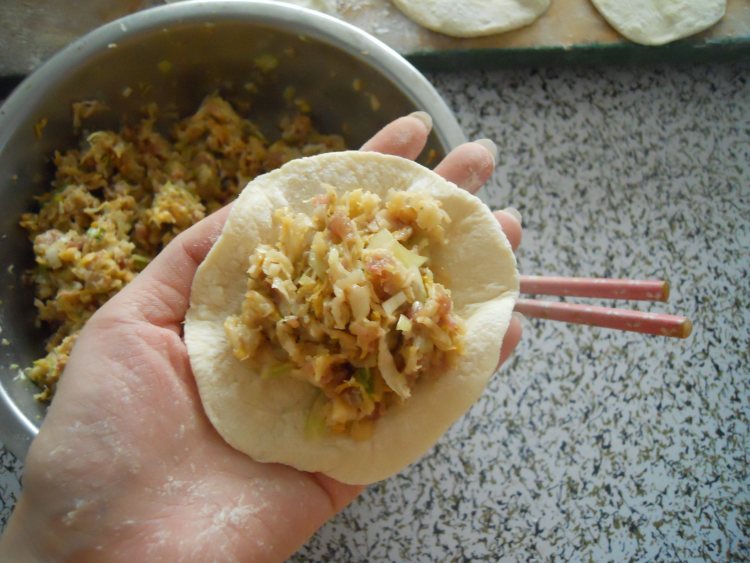 猪肉大葱酸菜包子步骤7