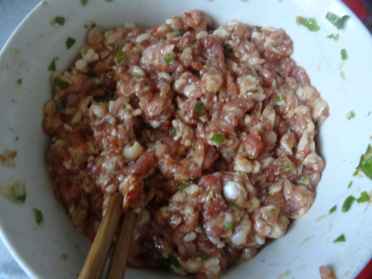 猪肉木耳包子步骤4