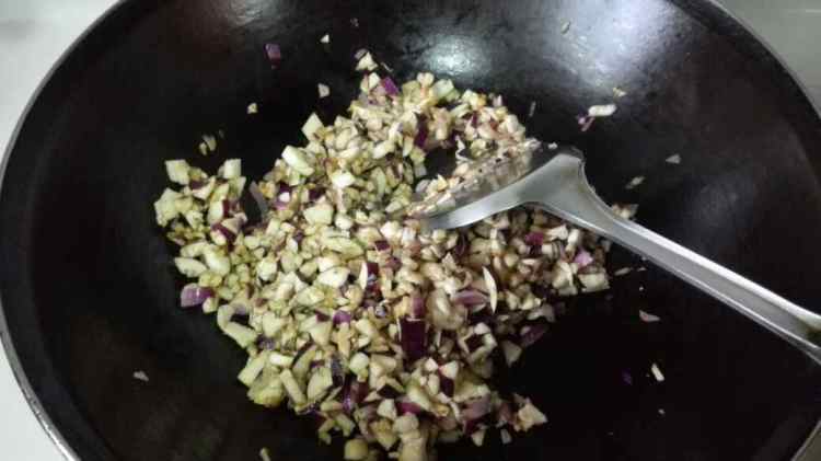 茄子玉米鲜肉包步骤3