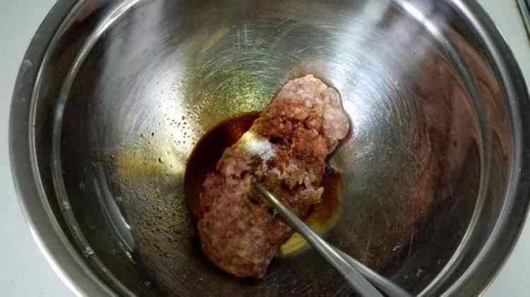 茄子玉米鲜肉包步骤2