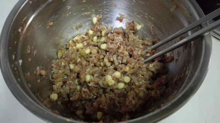茄子玉米鲜肉包步骤5