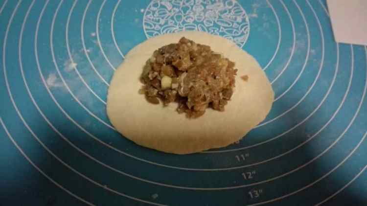 茄子玉米鲜肉包步骤7