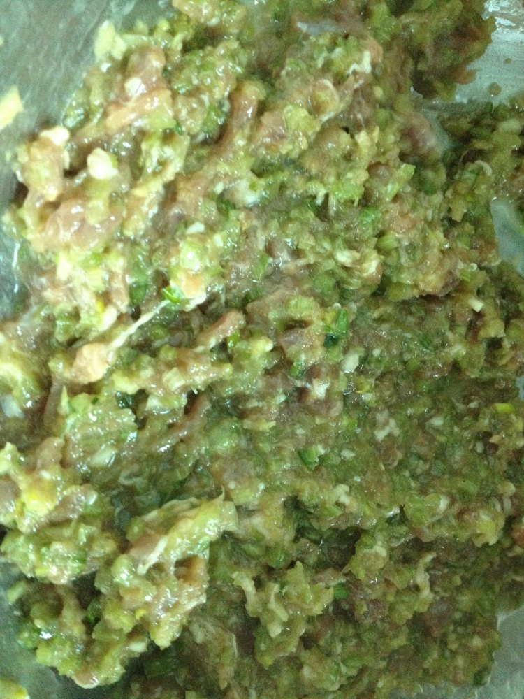 芹菜肉包子步骤4