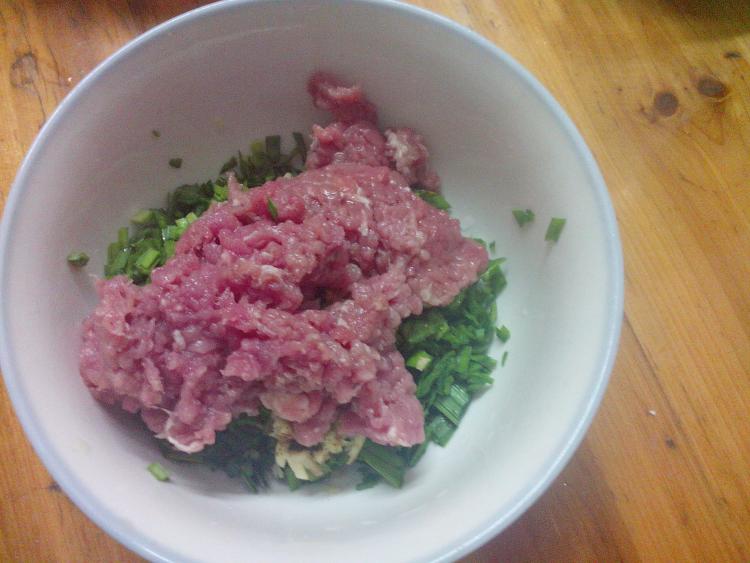 瘦肉韭菜包子步骤6