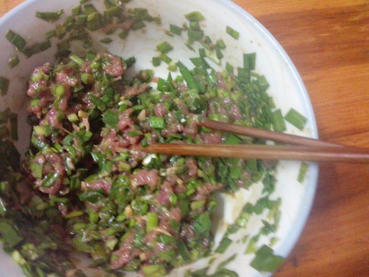 瘦肉韭菜包子步骤7