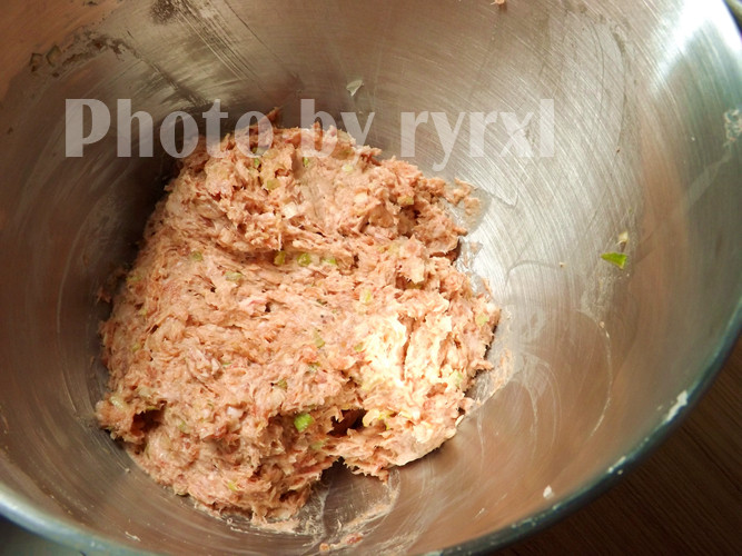 猪肉酸菜包子步骤4