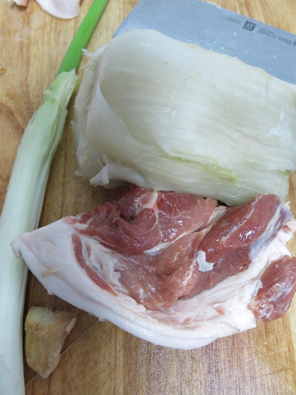 猪肉酸菜豆渣大包子步骤2