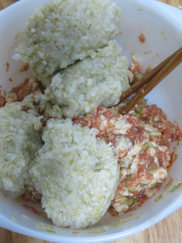 猪肉酸菜豆渣大包子步骤6