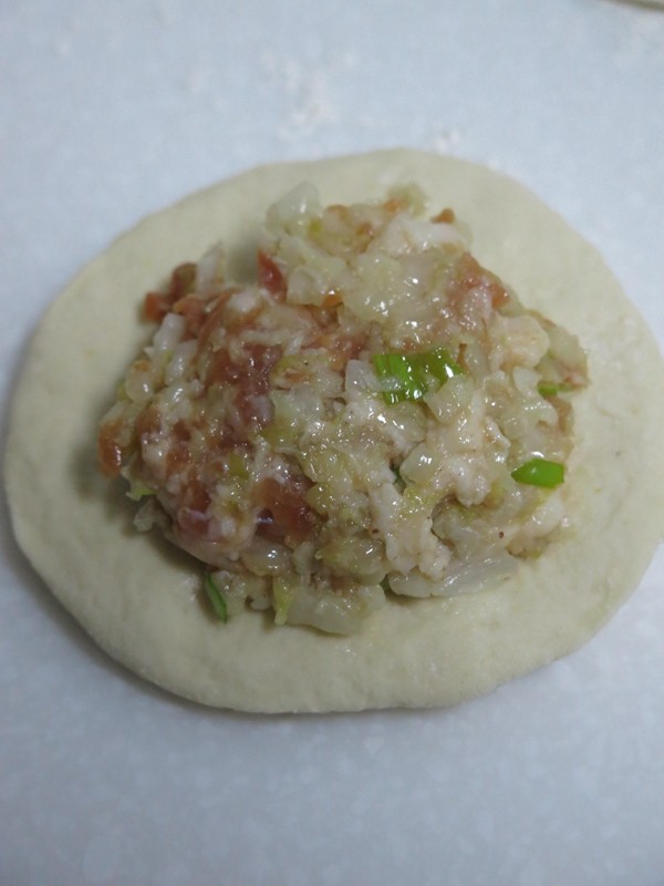 猪肉酸菜豆渣大包子步骤9