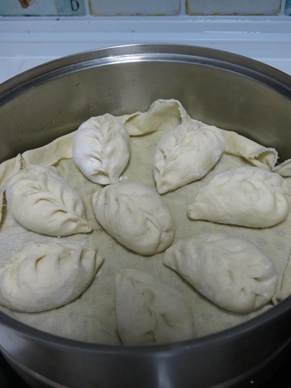 猪肉酸菜豆渣大包子步骤11