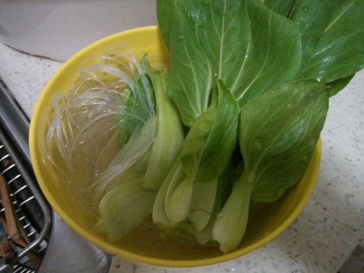 青菜粉丝包步骤1