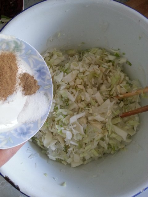 大头菜粉条包子步骤6