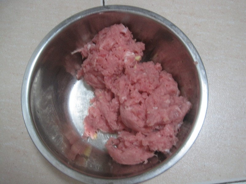 包菜猪肉馅包子步骤1