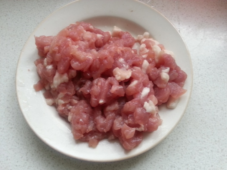 韭菜粉条肉丁包步骤2
