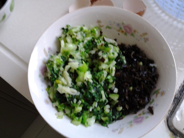 青菜木耳鸡蛋包子步骤6