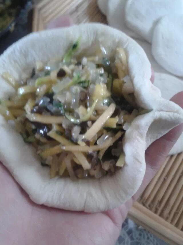 南瓜馅菜包步骤14