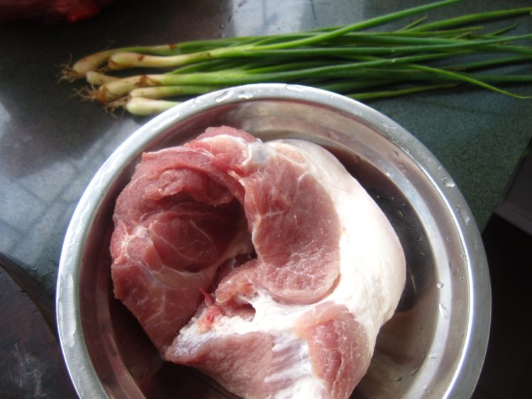 胡萝卜香葱鲜肉包步骤8