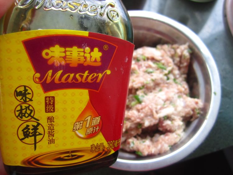 胡萝卜香葱鲜肉包步骤11