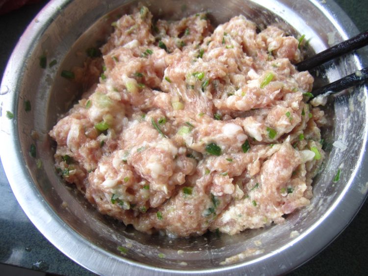 胡萝卜香葱鲜肉包步骤15