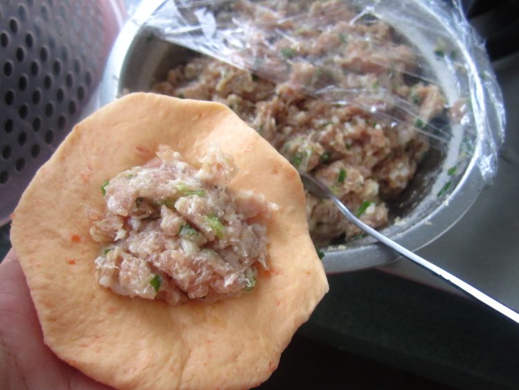 胡萝卜香葱鲜肉包步骤19