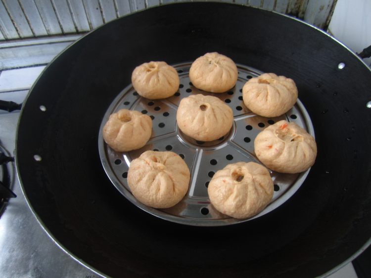 胡萝卜香葱鲜肉包步骤21