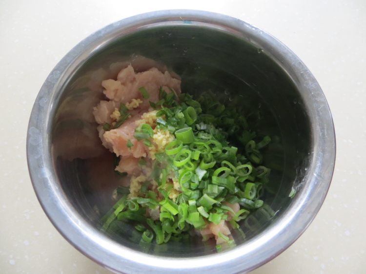 香菇鸡肉水煎包步骤1