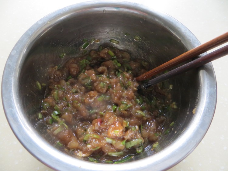 香菇鸡肉水煎包步骤2