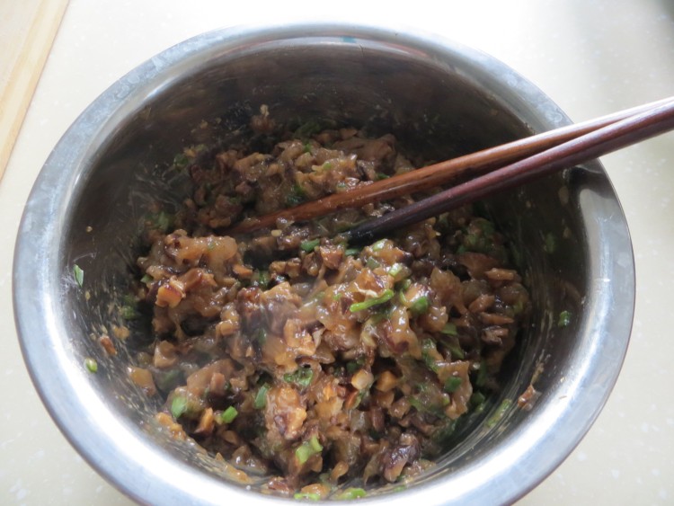 香菇鸡肉水煎包步骤6
