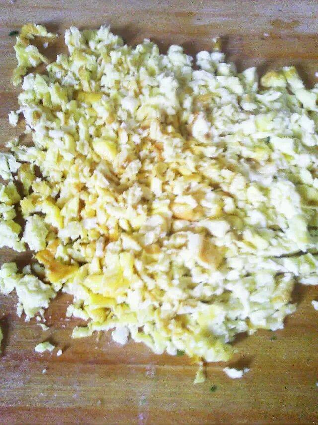 香菇豆腐鸡蛋包子步骤4