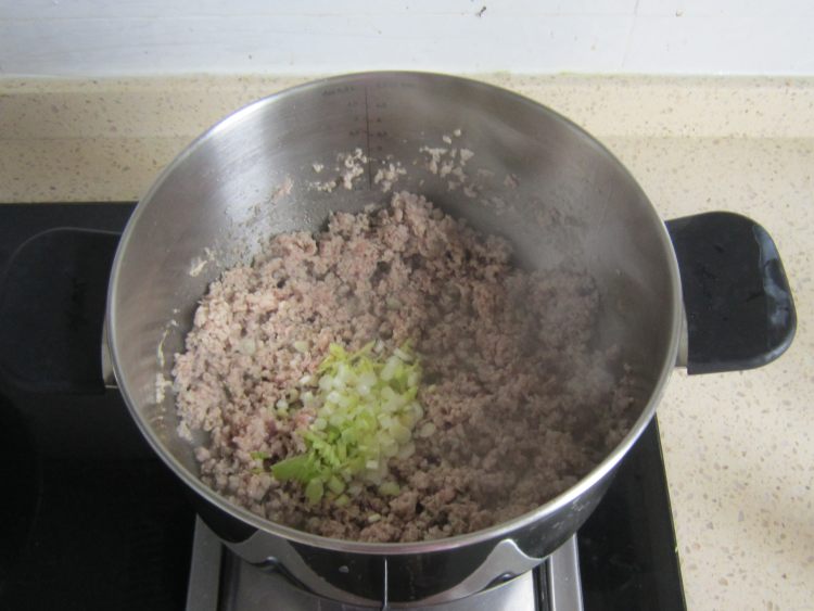 梅干菜肉包步骤5