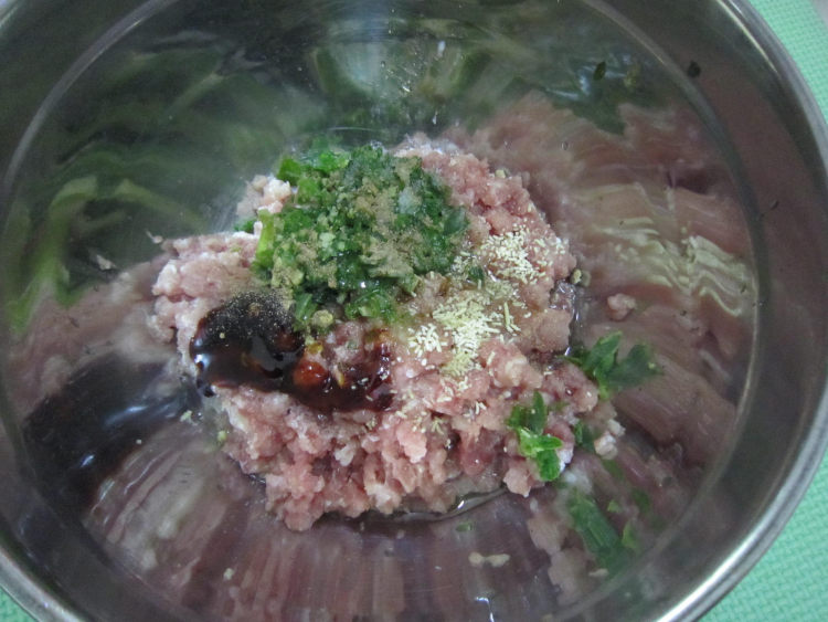 鹌鹑蛋肉包子步骤4