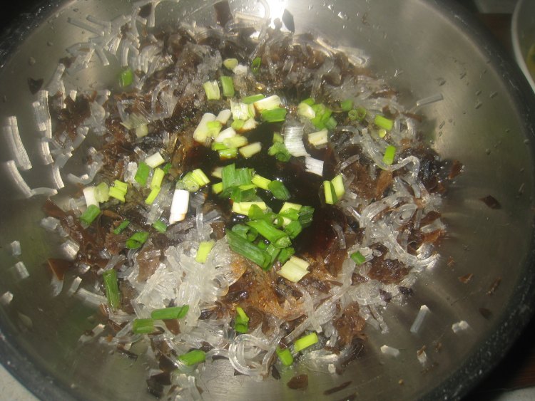 木耳鸡蛋包子步骤4