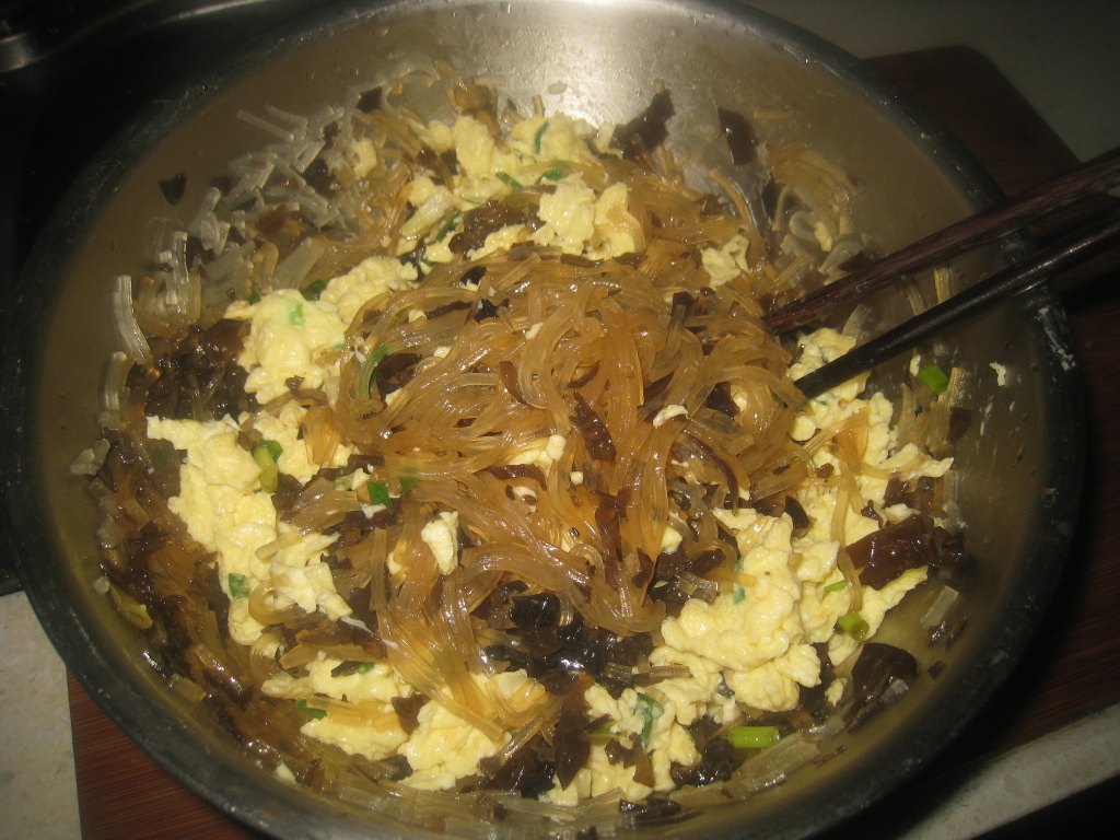 木耳鸡蛋包子步骤7