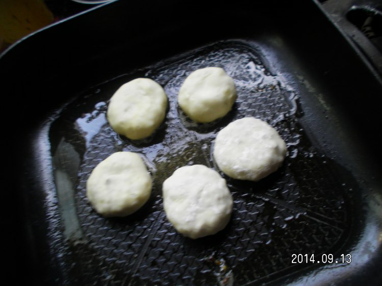 酱肉煎包步骤4