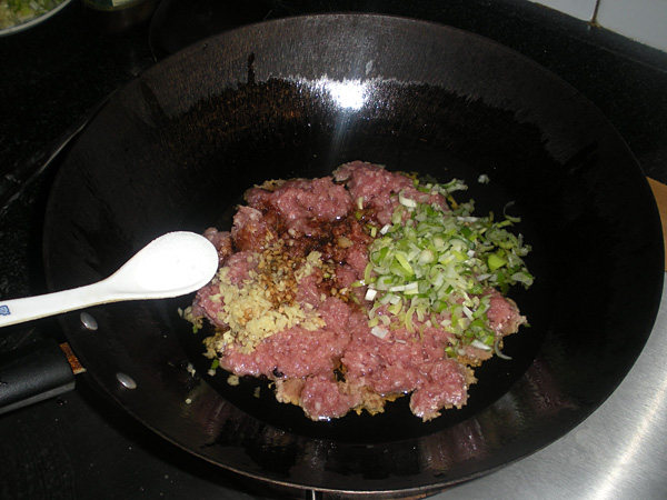 腌雪里红羊肉包子步骤16