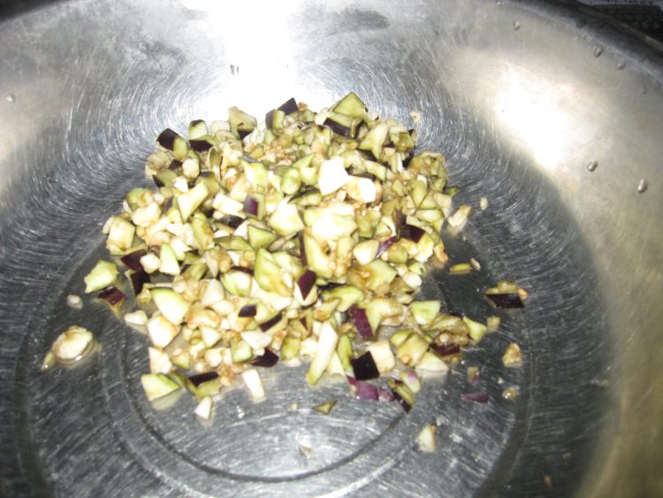 鸡肉茄子蒸包步骤5