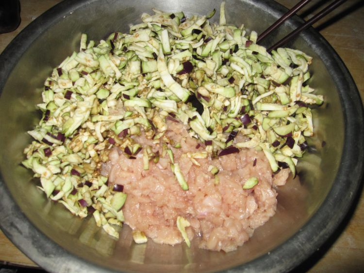 鸡肉茄子蒸包步骤6
