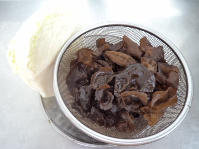 圆白菜瓜皮馅蒸包步骤5