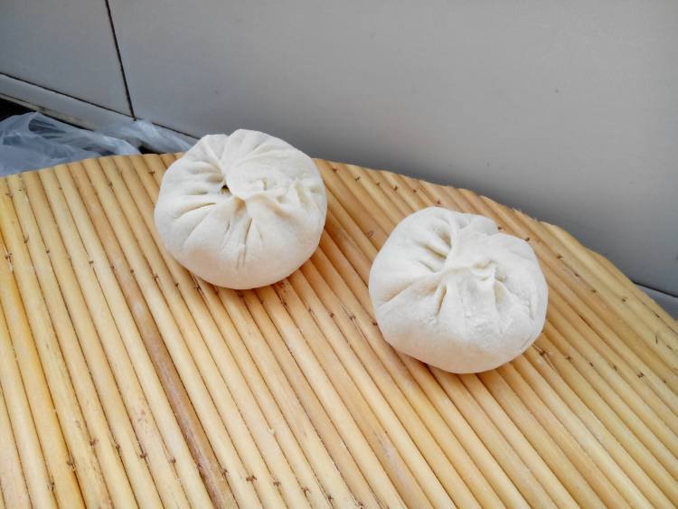 牛肉丁香菇芹菜包子步骤9