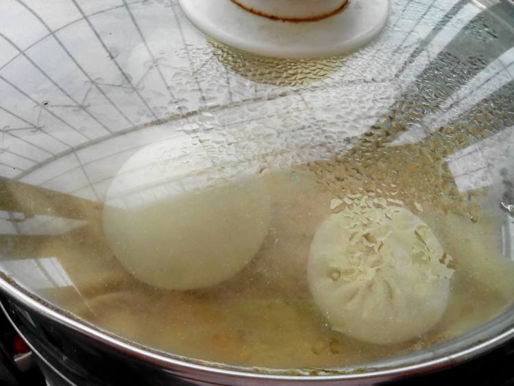 牛肉丁香菇芹菜包子步骤10