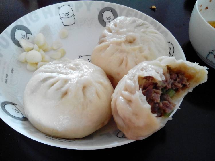 牛肉丁香菇芹菜包子步骤12